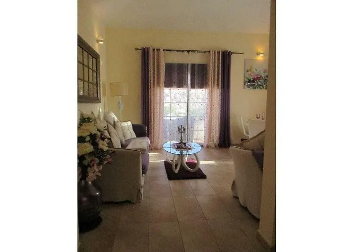 Julia Comfortable شاليه كوستا كالما